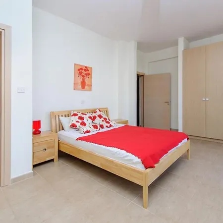 Dafnis Helios - Lovely 3 Bedroom With Pool - Close To Fig Tree Bay