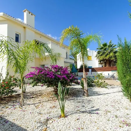 Dafnis Helios - Lovely 3 Bedroom With Pool - Close To Fig Tree Bay Protaras