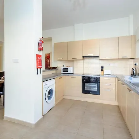 Dafnis Helios - Lovely 3 Bedroom With Pool - Close To Fig Tree Bay Protaras