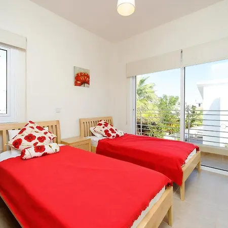 Dafnis Helios - Lovely 3 Bedroom With Pool - Close To Fig Tree Bay * Protaras