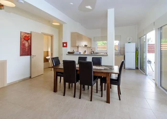 Dafnis Helios - Lovely 3 Bedroom With Pool 빌라