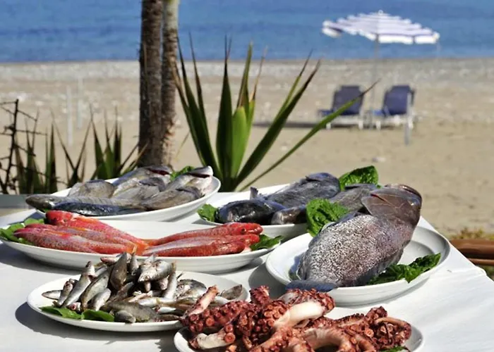 Dafnis Helios - Lovely 3 Bedroom With Pool 빌라